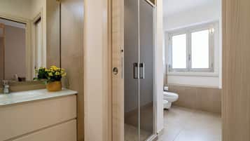Studio | Bathroom