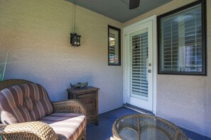 Terrace/patio - 7477 Anchorage: 2 Bed, 2 Bath, Steps to Marina, Free Bikes, Pool (Hilton Head Island)