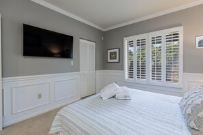Room - 7477 Anchorage: 2 Bed, 2 Bath, Steps to Marina, Free Bikes, Pool (Hilton Head Island)