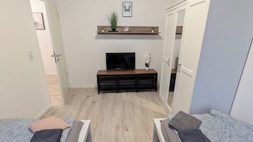 3 bedrooms, bed sheets