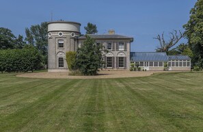 House | Exterior - Ormesby Manor - 8 Beds - Sleeps 16 - Hot Tub (Great Yarmouth)