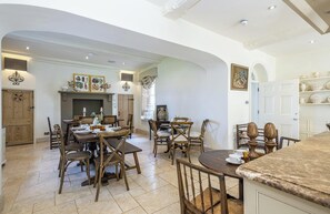 House | Dining