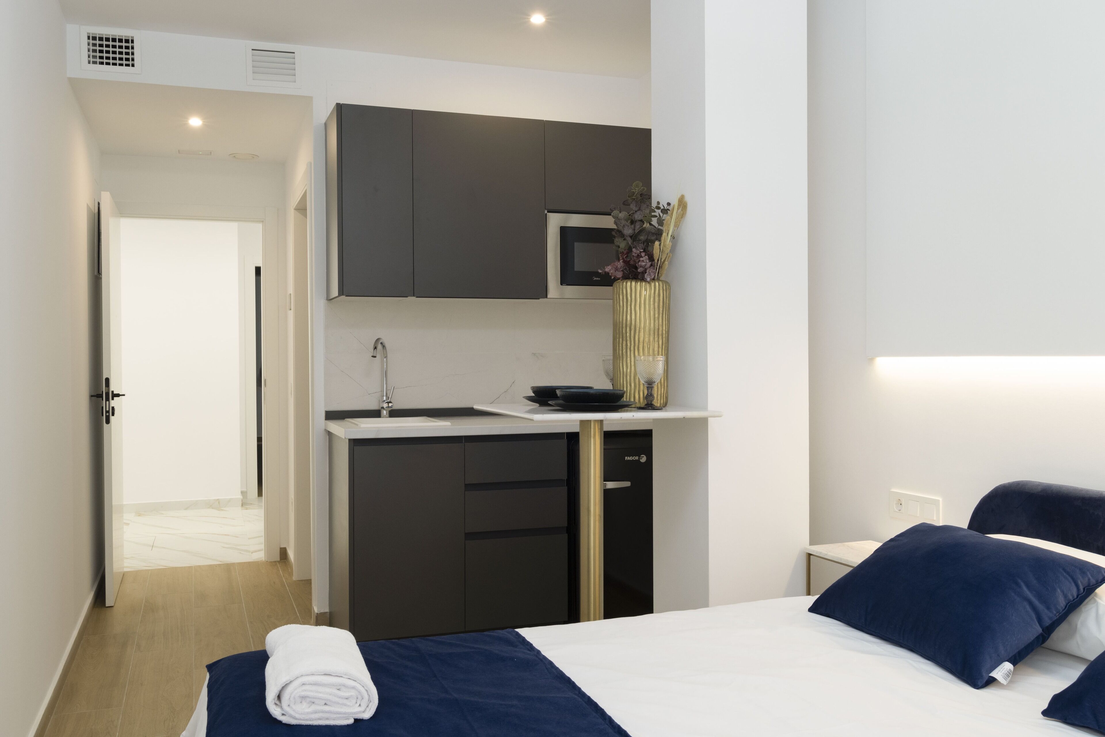 1 slaapkamer, een strijkplank/strijkijzer, wifi, beddengoed