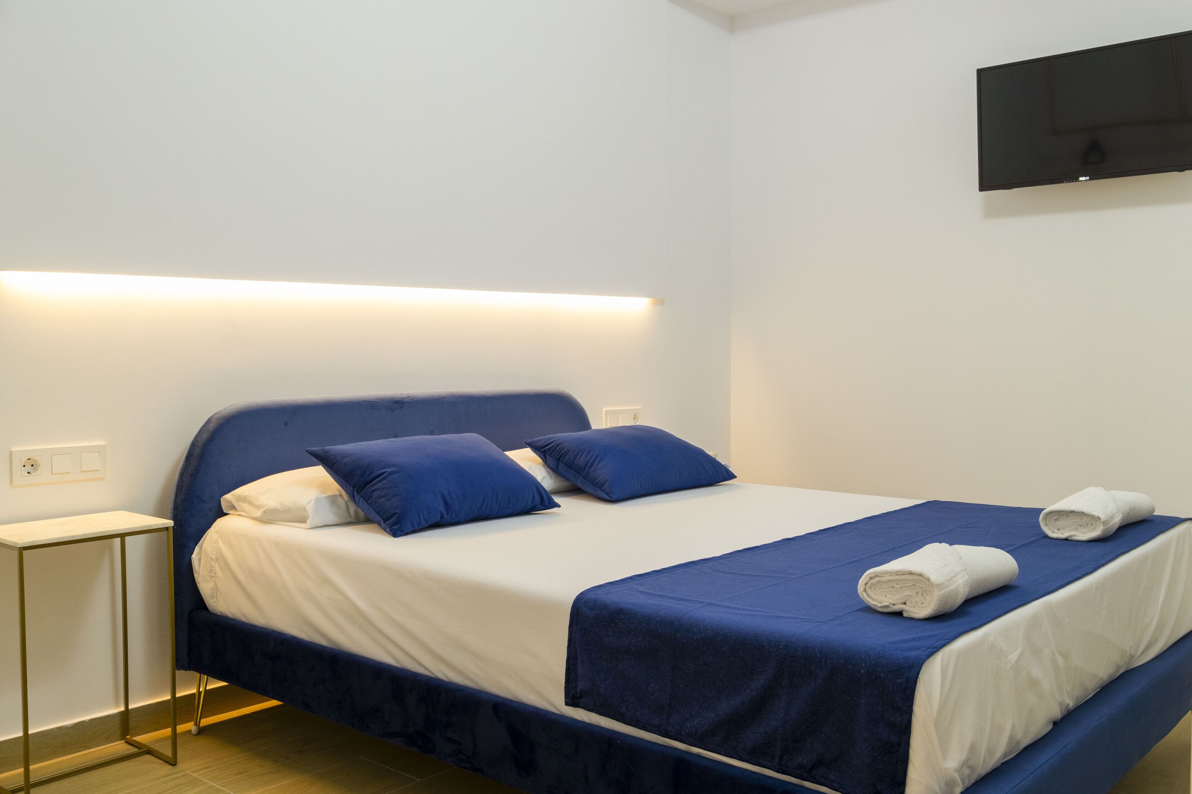 1 habitación, tabla de planchar con plancha, wifi y ropa de cama 