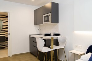 Fridge, microwave, oven, stovetop - Forata lofts, Room 6 (Valencia)