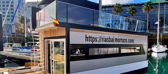 Floating apartment in the nautical Vigo ferry dock Cies Islands and Cangas