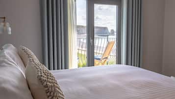 Beach deluxe with balcony | Egyptian cotton sheets, premium bedding, down duvets, pillow-top beds