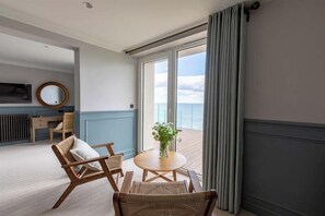 TV - Albion Hotel (Freshwater)