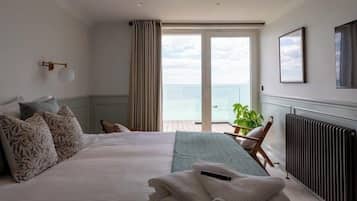 Coastal deluxe ground floor | Egyptian cotton sheets, premium bedding, down duvets, pillow-top beds