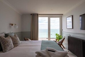 Coastal deluxe ground floor | Egyptian cotton sheets, premium bedding, down comforters, pillowtop beds