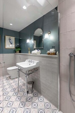 Bathroom - Albion Hotel (Freshwater)