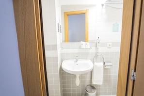 Single Room | Bathroom