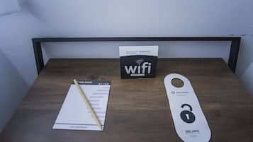 Escritorio y wifi gratis