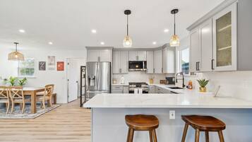 Rumah, 5 kamar tidur | Dapur pribadi | Lemari es, oven, mesin pembuat kopi/teh, dan ketel listrik