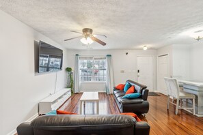 Townhome, 3 Bedrooms | Living area | Smart TV - Cozy Coastal Retreat In The Heart Of Annapolis 3 Bedroom Townhouse (Annapolis)