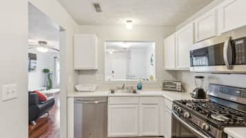Townhome, 3 Bedrooms | Private kitchen | Fridge, oven