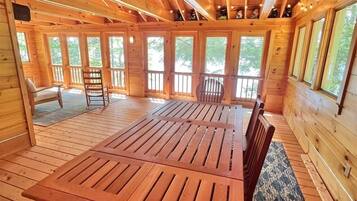 Villa, 4 Bedrooms | Dining