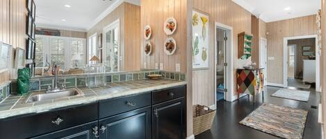 House, 5 Bedrooms | Interior