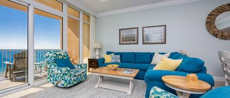 Condo, 3 Bedrooms | Living area