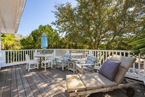 Property grounds - Hellenic Haven 6 Bedroom Home (Georgetown)