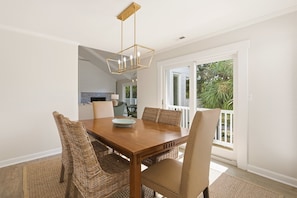 House, 6 Bedrooms | Dining
