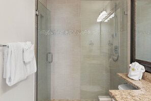 Condo, 2 Bedrooms | Bathroom | Towels, shampoo - Grandview 2 Bedroom Condo (Miramar Beach)