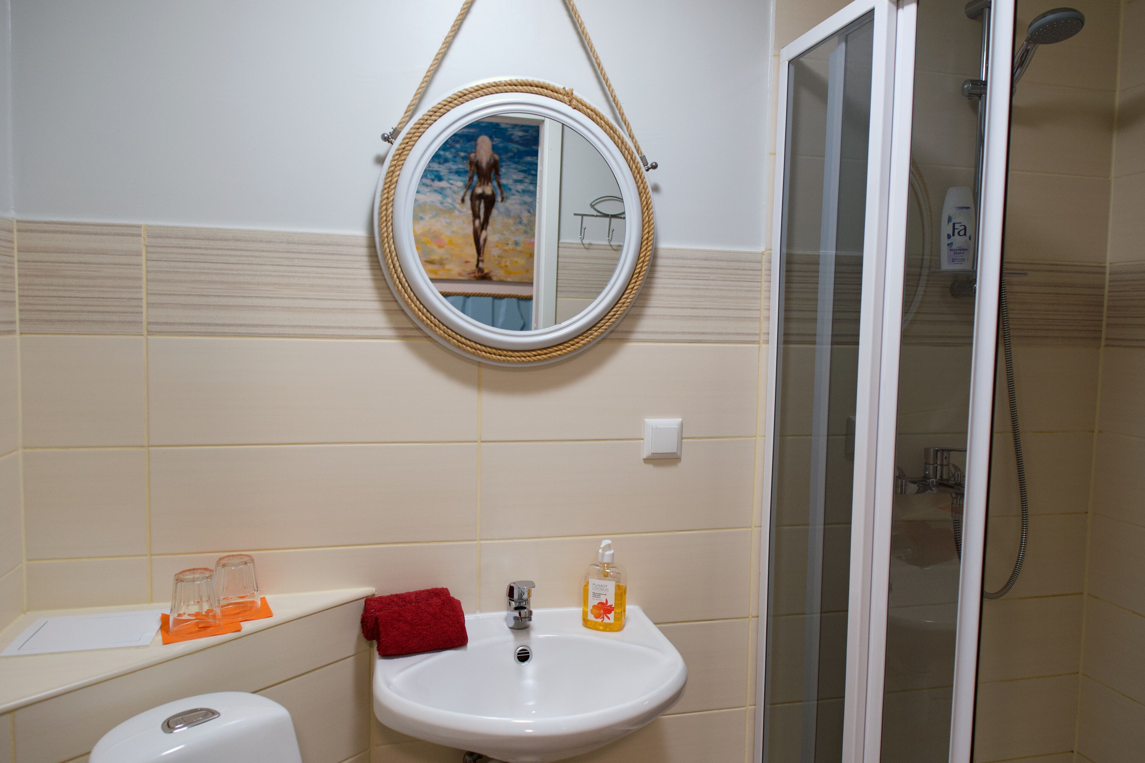 Superior Single Room, Balcony, Sea View | Bathroom | Shower, free toiletries, hair dryer, towels
