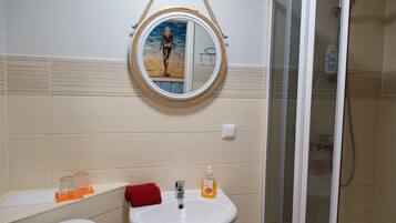 ห้องซูพีเรียซิงเกิล, ระเบียง, วิวทะเล | ห้องน้ำ | ฝักบัว, ของใช้ในห้องน้ำฟรี, ไดร์เป่าผม (มีให้บริการตามคำขอ), ผ้าเช็ดตัว