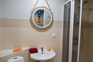 Superior-Einzelzimmer, Balkon, Meerblick | Badezimmer