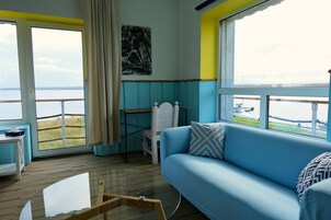Superior Single Room, Balcony, Sea View | Living area