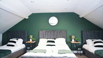 3 bedrooms, iron/ironing board, WiFi, bed sheets