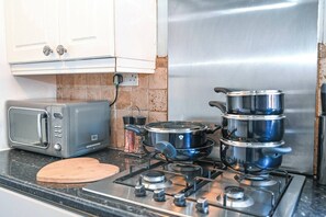 Mikroaaltouuni, uuni, liesi, astianpesukone