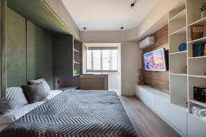 Unclassified image, 2 of 25, button