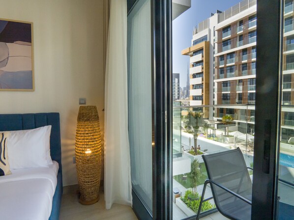 Studio, Pool Access