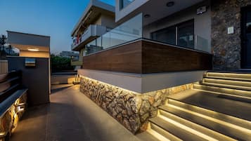 2 bedrooms, soundproofing