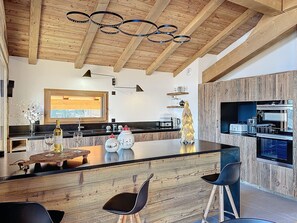 Fridge, microwave, oven, stovetop - Chalet Combloran Mont Blanc view (Combloux)