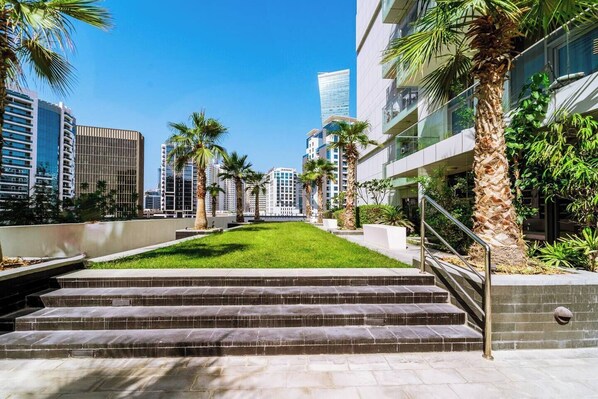 Property grounds - Urban Chic Studio, Perfect for a Romantic Getaway, with Jacuzzi in Business Bay. (Dubai)