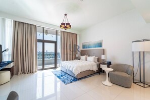 1 bedroom, iron/ironing board, WiFi, bed sheets - Urban Chic Studio, Perfect for a Romantic Getaway, with Jacuzzi in Business Bay. (Dubai)