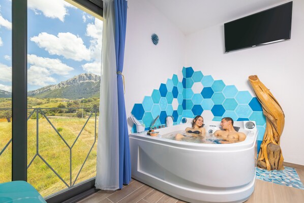 Interior - Designer villa with pool, wine bar and jacuzzi 30 min from the sea (Lula)