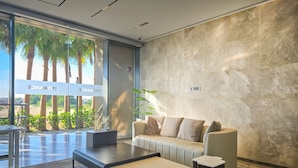 Reception - Easygo- Stylish STU Mag EYE (Dubai)