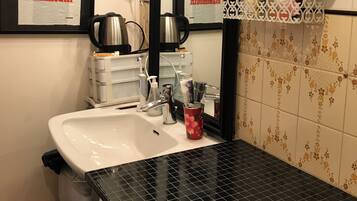 Haartrockner, Seife, Toilettenpapier