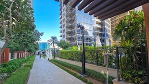Garden - Easygo- Luxury 1bdr South Ridge Downtown (Dubai)