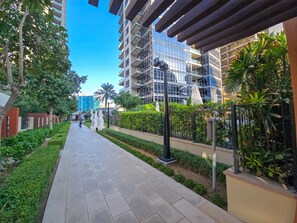 Garden - Easygo- Luxury 1bdr South Ridge Downtown (Dubai)