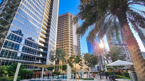 Outdoor pool - Easygo- Luxury 1bdr South Ridge Downtown (Dubai)