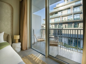 Studio, accès piscine | Vue de la chambre