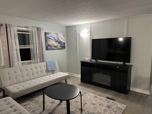 Smart TV, fireplace