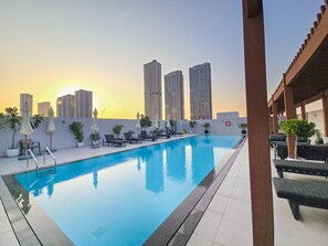 Outdoor pool - Easygo-spacious STU Luma 22 94 (Dubai)