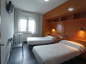 Quarto casal ou duplo standard | Quartos à prova de som, Wi-Fi de cortesia