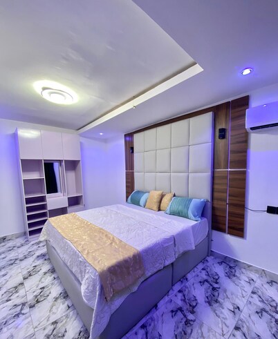 3-bed Apt in beautiful Ibadan with WiFi,
House 7 zartech transformer oluyole ib
