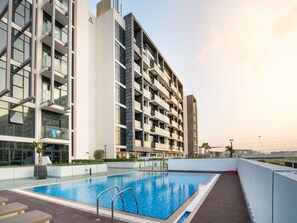 Outdoor pool - Easygo- STU in Lavish com Azizi Riv9,08 (Dubai)